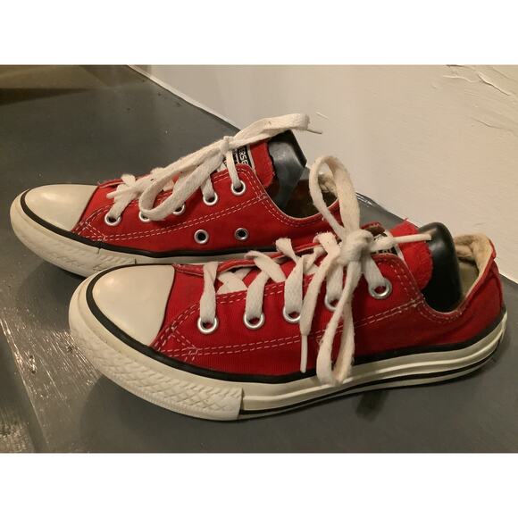Converse Red Canvas Low Top Cap Toe Sneakers Size 13 Kids Unisex - Picture 1 of 3